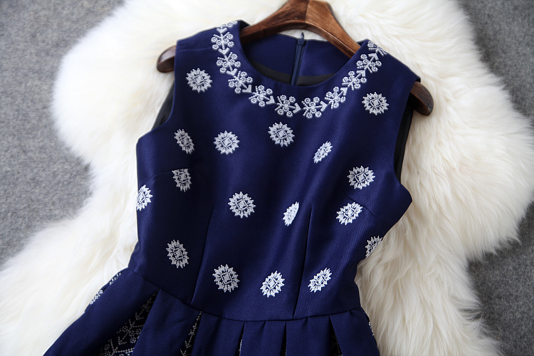 Embroidered Dress In Navy Blue Ht122704kh on Luulla